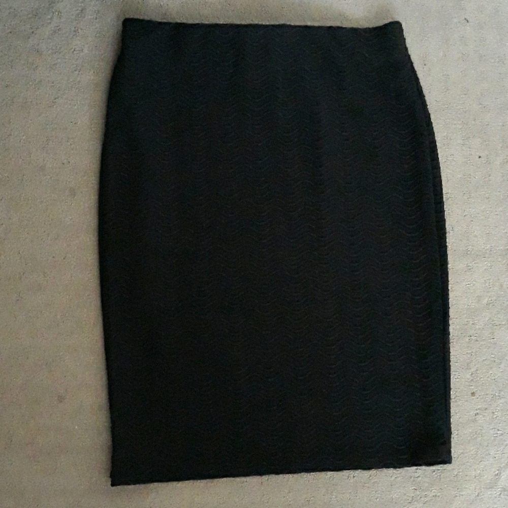 Black wavy design skirt
